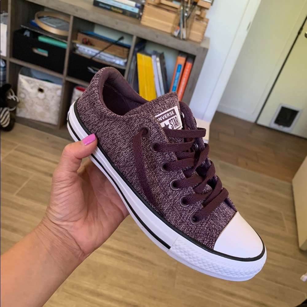 Converse Size 7 Women new In Box